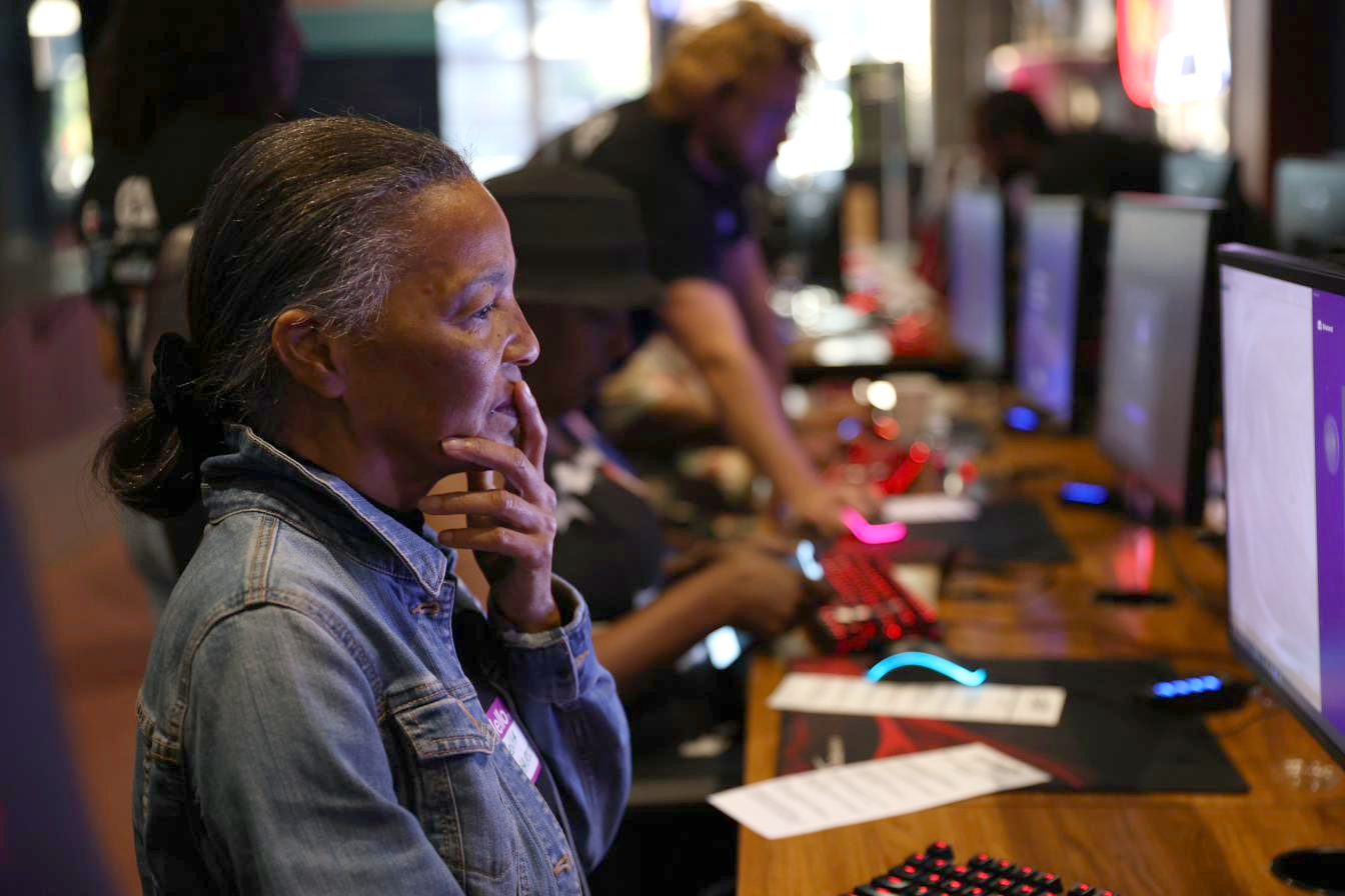 A busy Senior Esports USA session at Game Arena